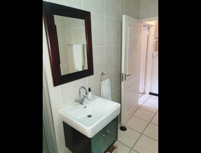 2 BEDROOM APARTMENT FOR SALE IN SUNNINGHILL